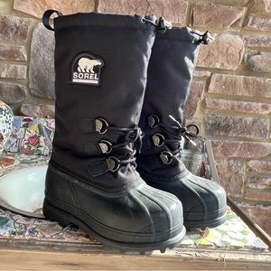 Sorel glacier boot , snowproof, rugged